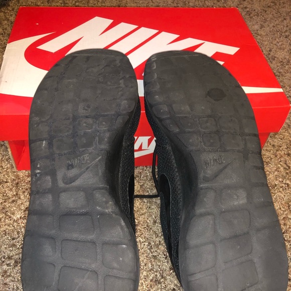 ROSHE RUNS TRIPLE BLACK 10.5 - Picture 2 of 3